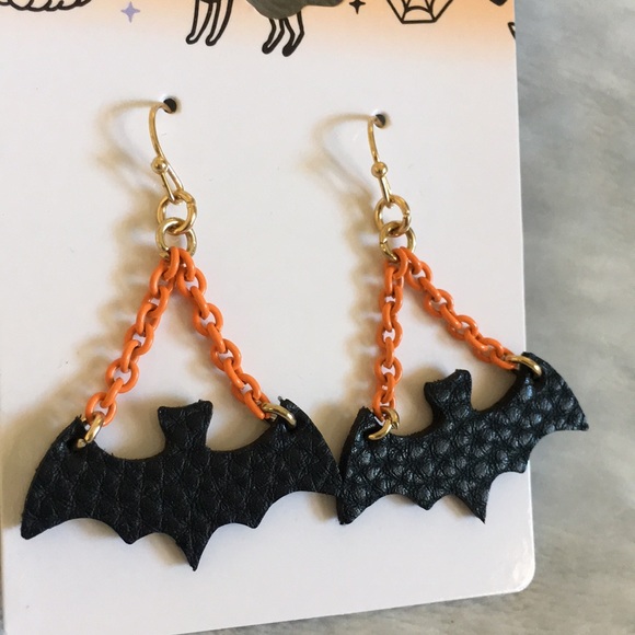 Halloween Dangling Flying Bat Pierced Fashion Earrings NWT metal vinyl. - Picture 4 of 11